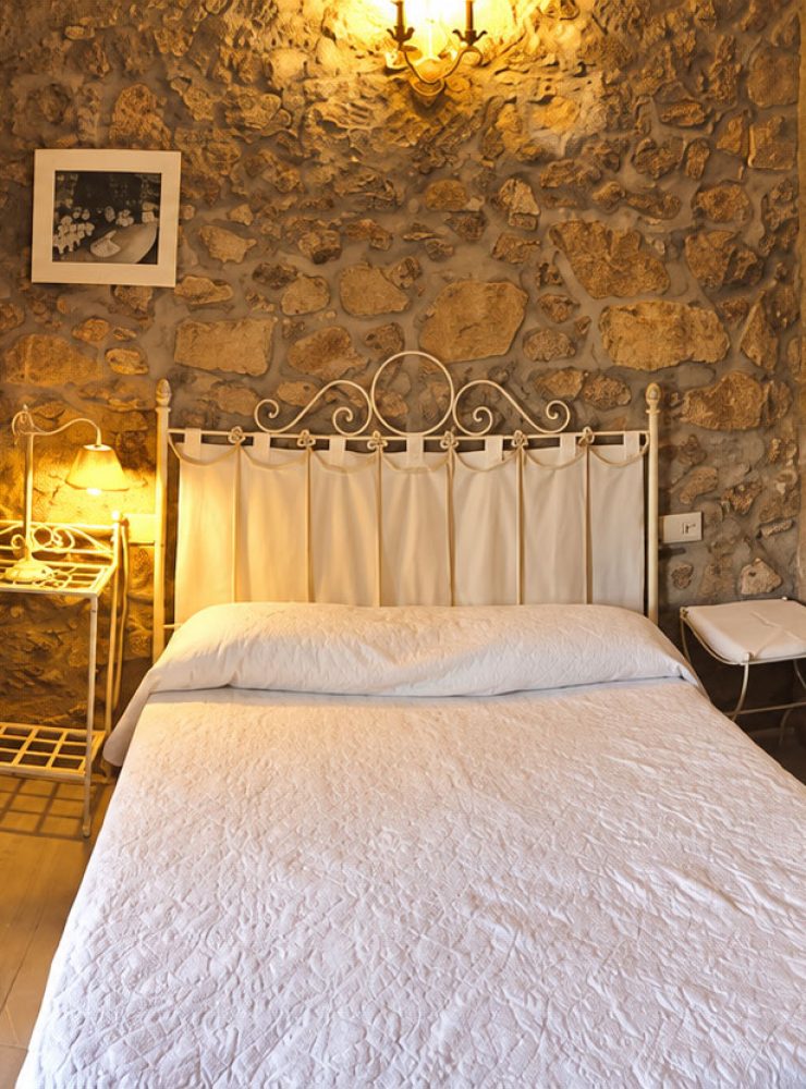Dormitorio-rústico-Villa-de-Víctor